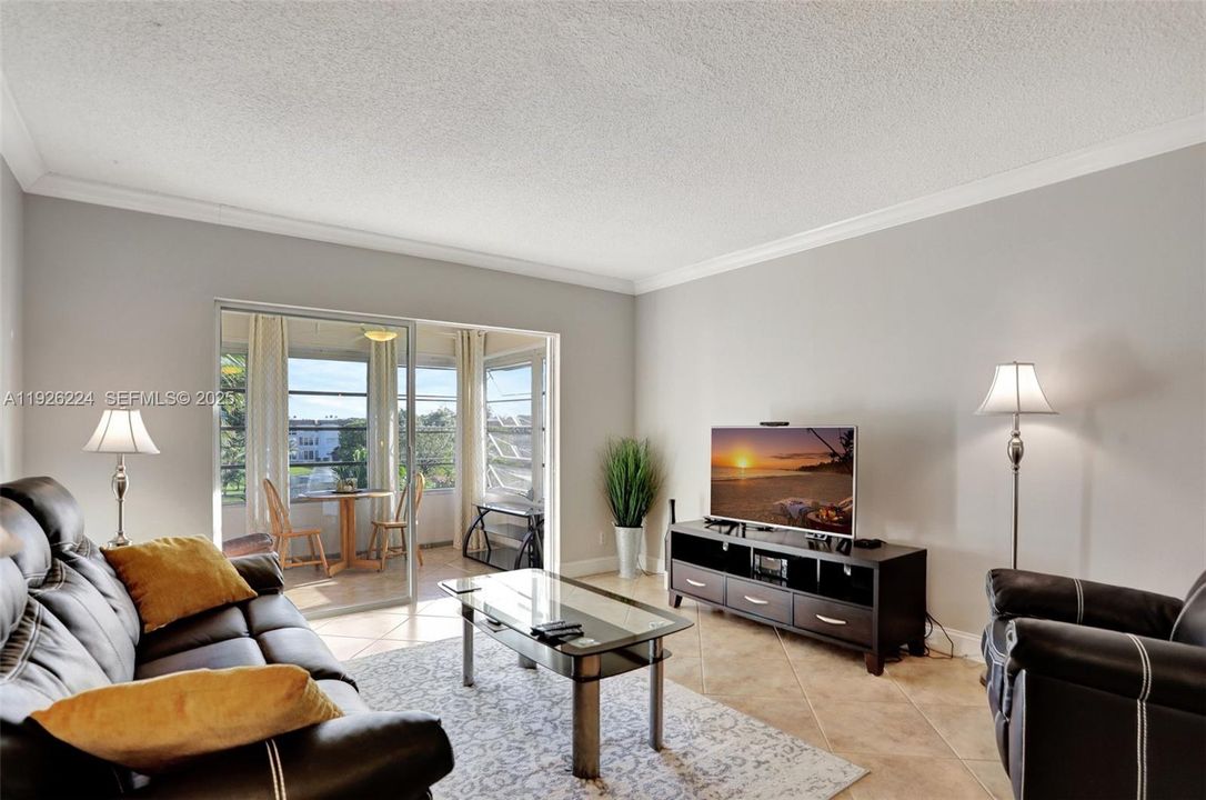 待售: $129,000 (2 贝兹, 2 浴室, 944 平方英尺)