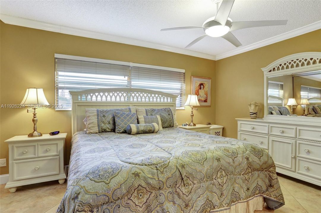 待售: $129,000 (2 贝兹, 2 浴室, 944 平方英尺)