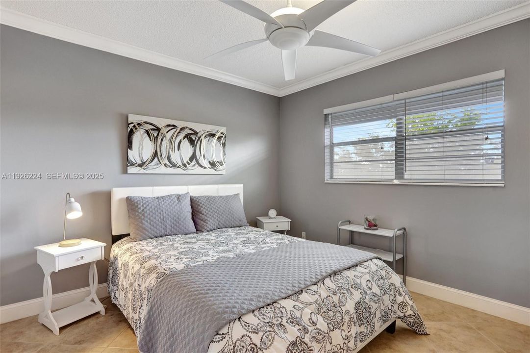 待售: $129,000 (2 贝兹, 2 浴室, 944 平方英尺)