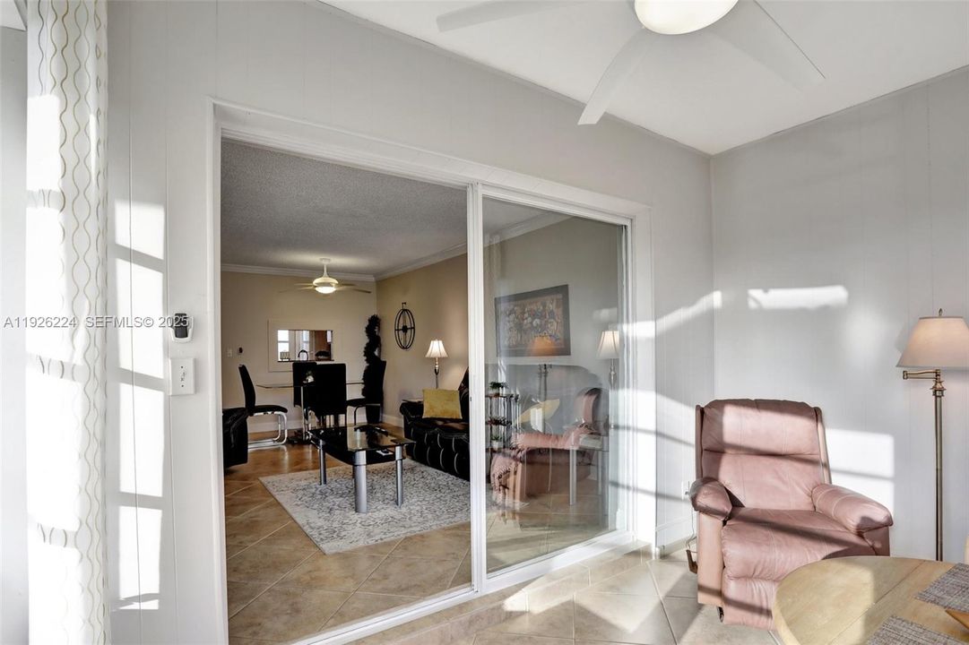 待售: $129,000 (2 贝兹, 2 浴室, 944 平方英尺)