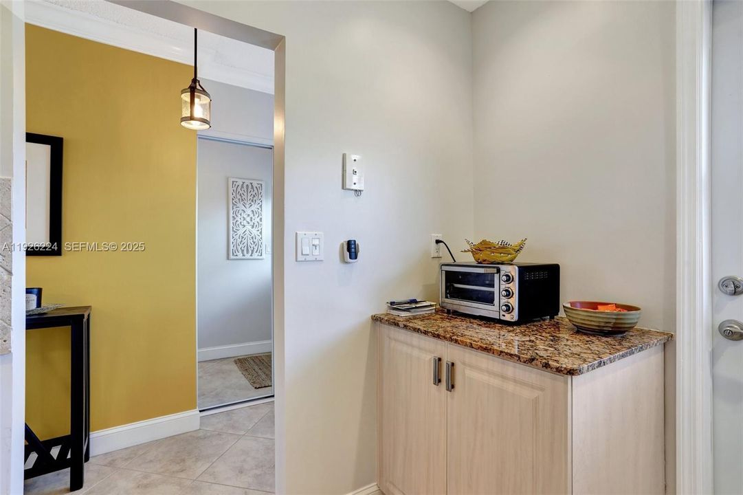 待售: $129,000 (2 贝兹, 2 浴室, 944 平方英尺)