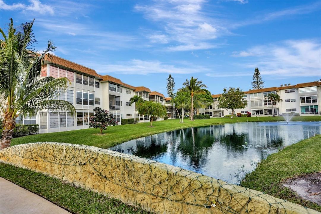 待售: $129,000 (2 贝兹, 2 浴室, 944 平方英尺)