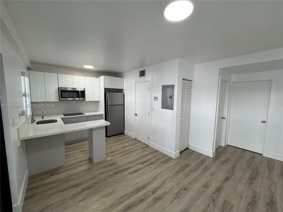 出租: $1,600 (1 贝兹, 1 浴室, 1000 平方英尺)