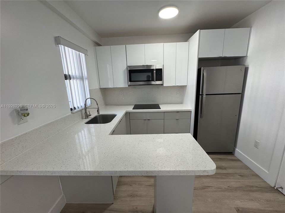 出租: $1,600 (1 贝兹, 1 浴室, 1000 平方英尺)