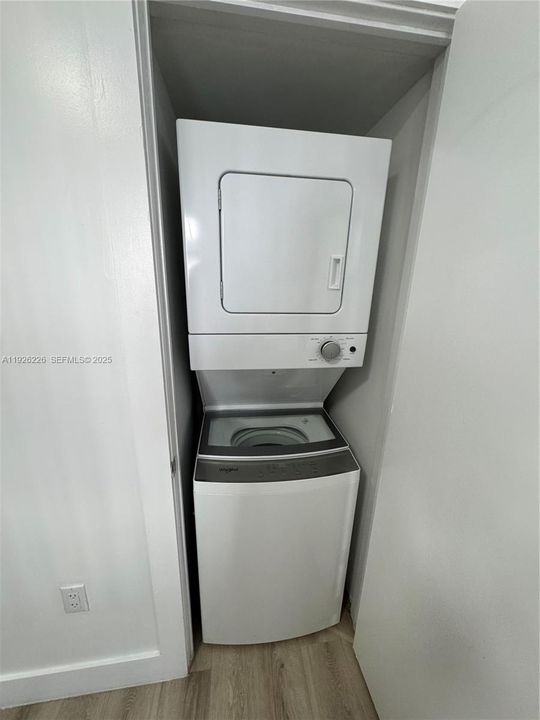 出租: $1,600 (1 贝兹, 1 浴室, 1000 平方英尺)