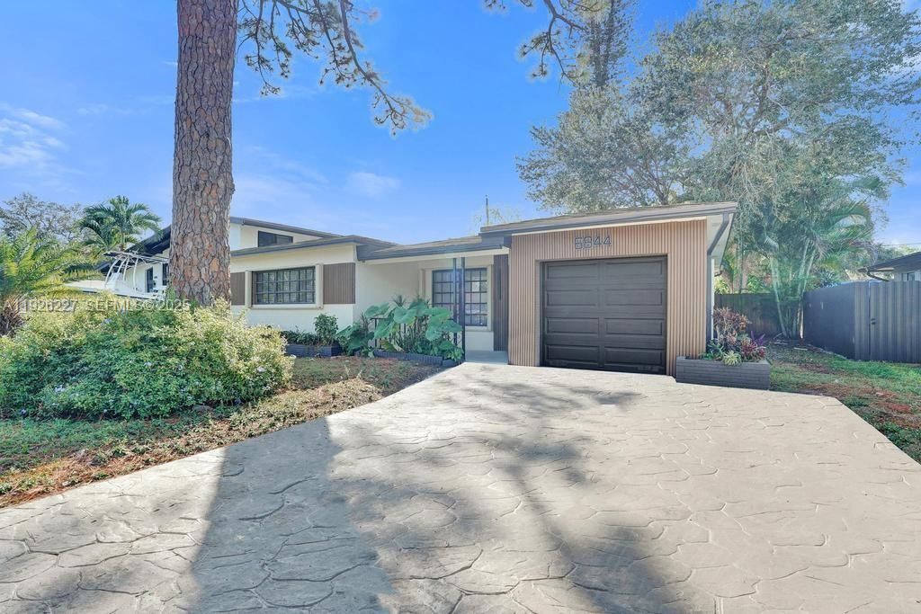 For Sale: $599,999 (3 beds, 2 baths, 1352 Square Feet)