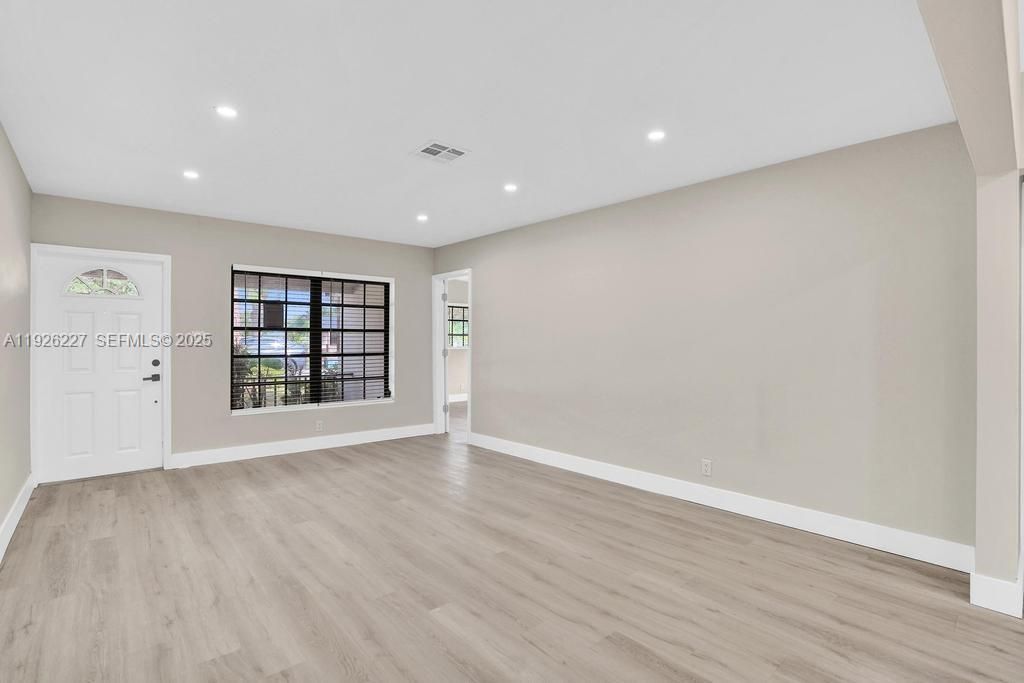 For Sale: $599,999 (3 beds, 2 baths, 1352 Square Feet)