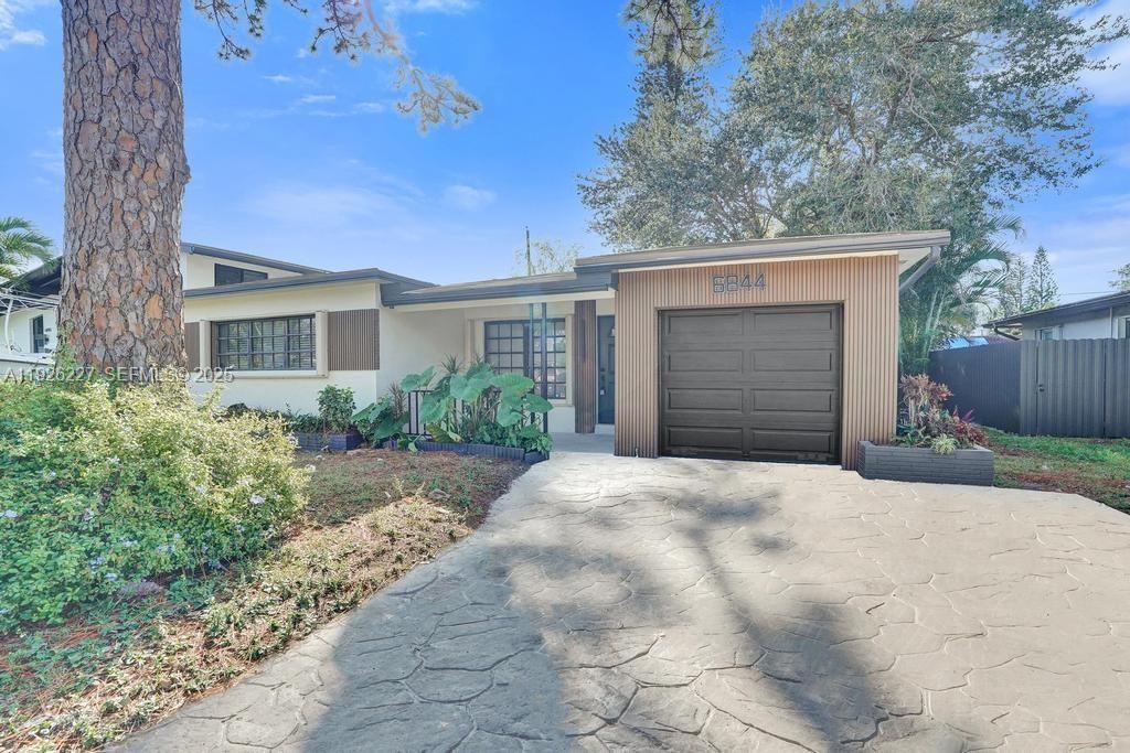 For Sale: $599,999 (3 beds, 2 baths, 1352 Square Feet)