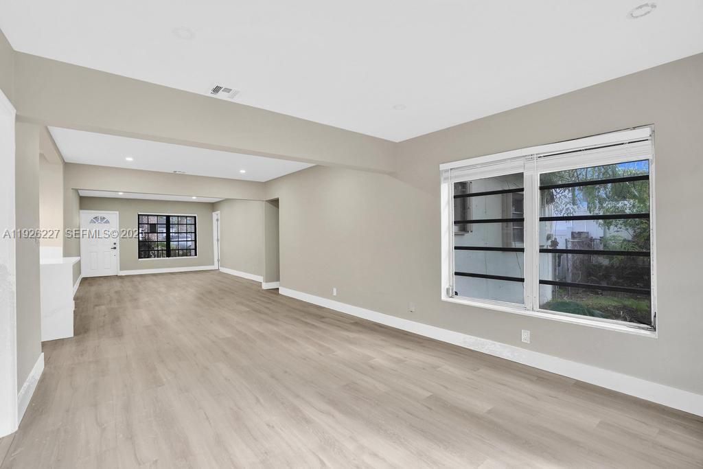 For Sale: $599,999 (3 beds, 2 baths, 1352 Square Feet)