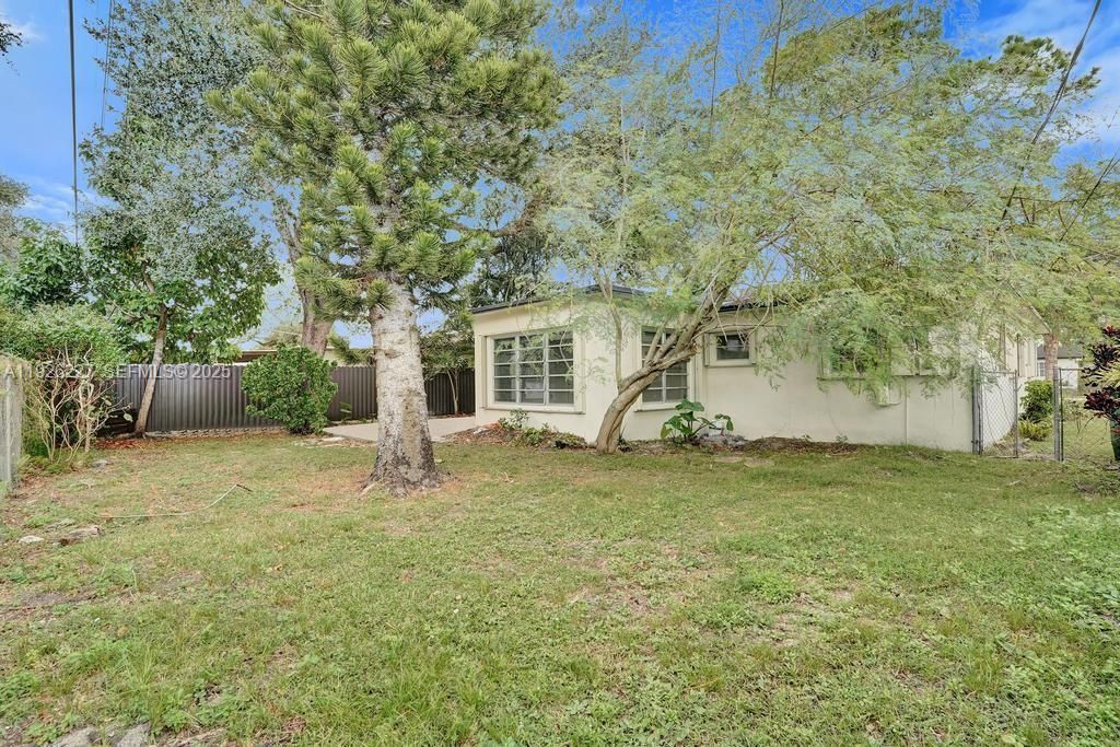 For Sale: $599,999 (3 beds, 2 baths, 1352 Square Feet)