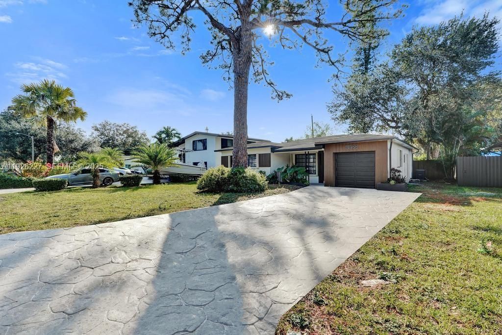 For Sale: $599,999 (3 beds, 2 baths, 1352 Square Feet)
