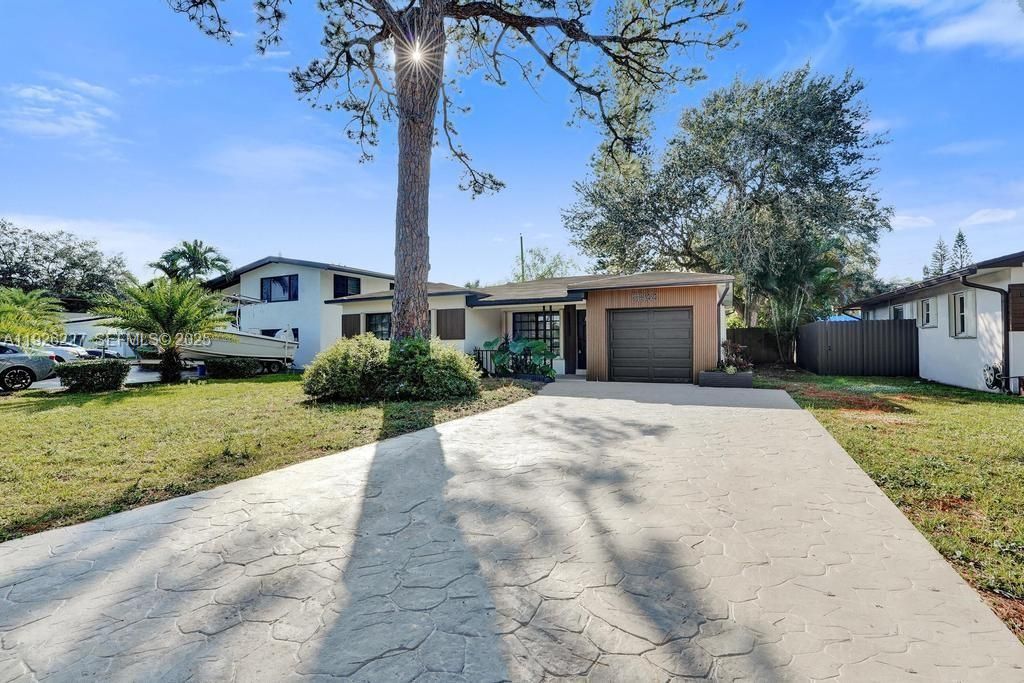 For Sale: $599,999 (3 beds, 2 baths, 1352 Square Feet)