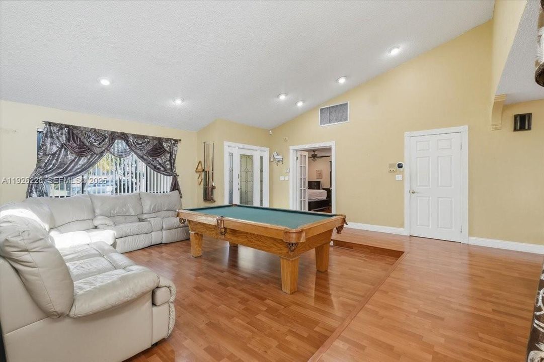 For Sale: $685,000 (3 beds, 2 baths, 1783 Square Feet)