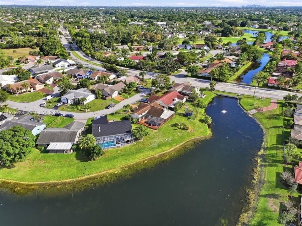 For Sale: $685,000 (3 beds, 2 baths, 1783 Square Feet)