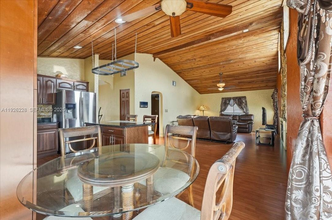 For Sale: $685,000 (3 beds, 2 baths, 1783 Square Feet)