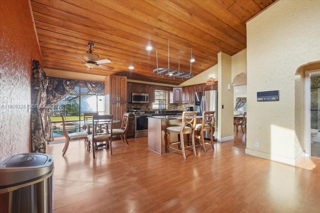 For Sale: $685,000 (3 beds, 2 baths, 1783 Square Feet)