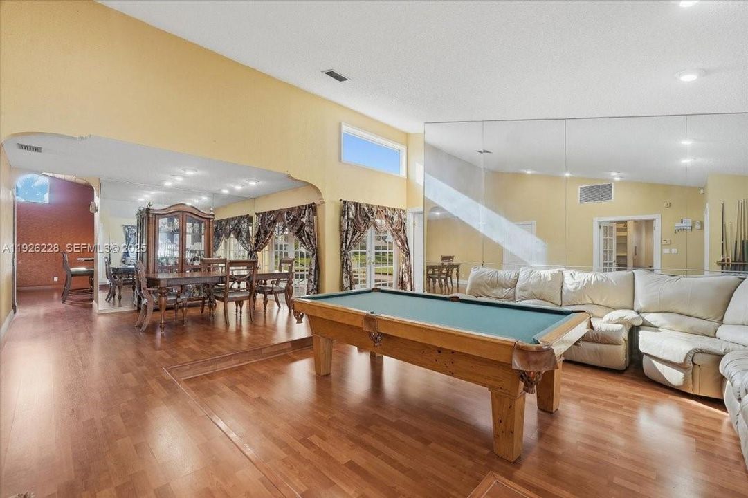 For Sale: $685,000 (3 beds, 2 baths, 1783 Square Feet)