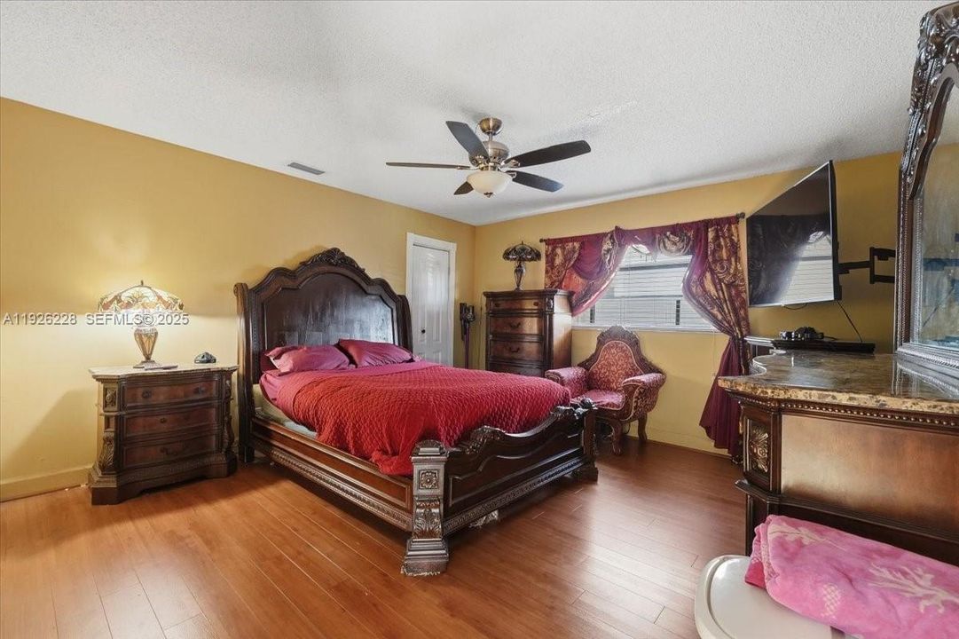 For Sale: $685,000 (3 beds, 2 baths, 1783 Square Feet)