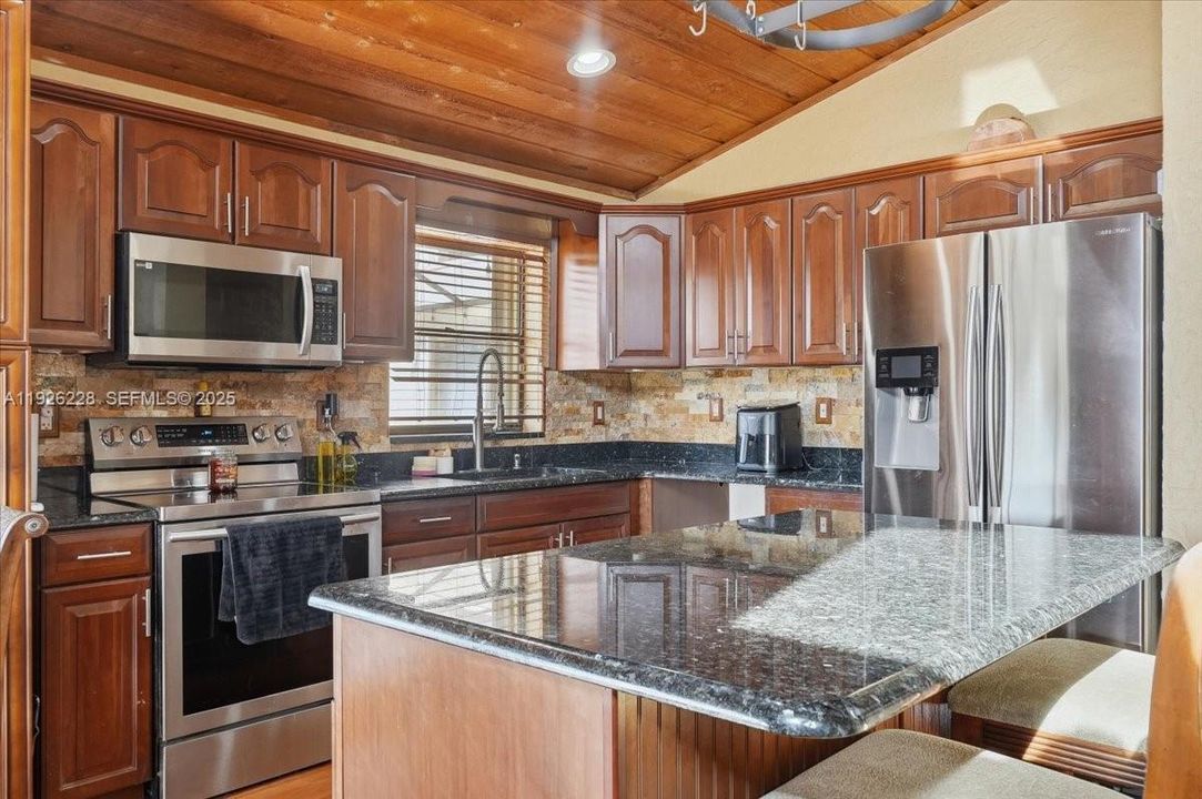 For Sale: $685,000 (3 beds, 2 baths, 1783 Square Feet)