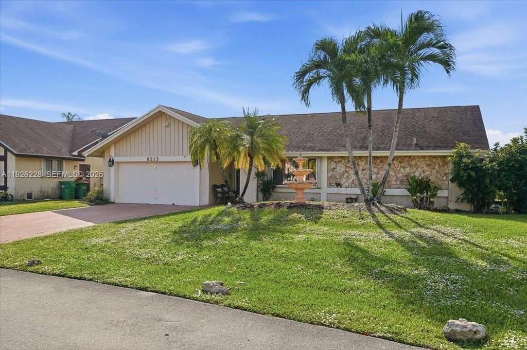 For Sale: $685,000 (3 beds, 2 baths, 1783 Square Feet)