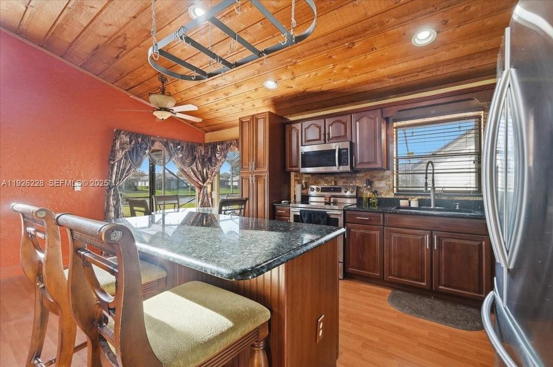 For Sale: $685,000 (3 beds, 2 baths, 1783 Square Feet)