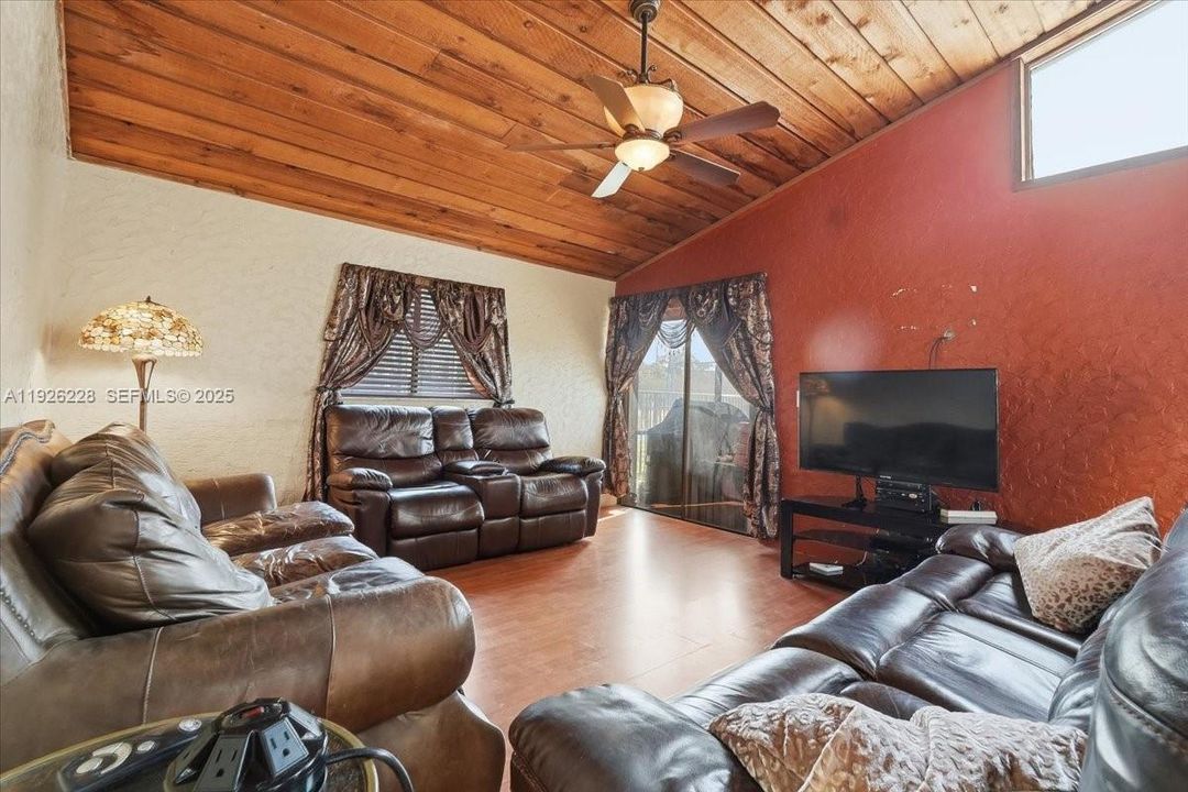 For Sale: $685,000 (3 beds, 2 baths, 1783 Square Feet)