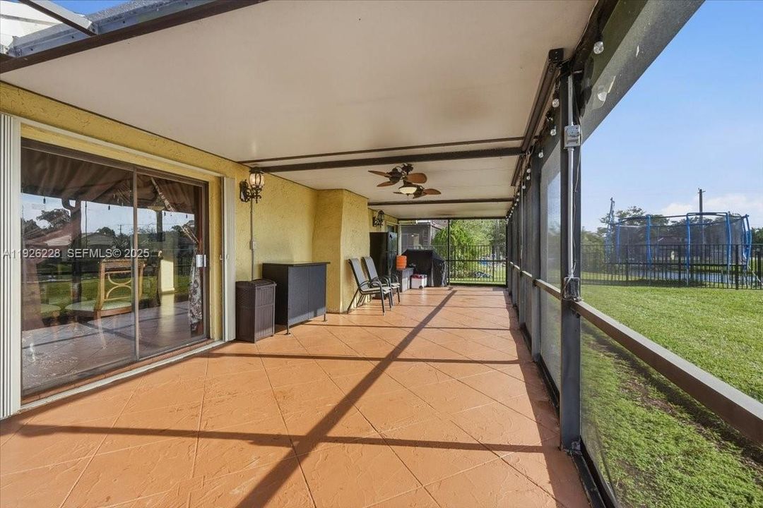 For Sale: $685,000 (3 beds, 2 baths, 1783 Square Feet)