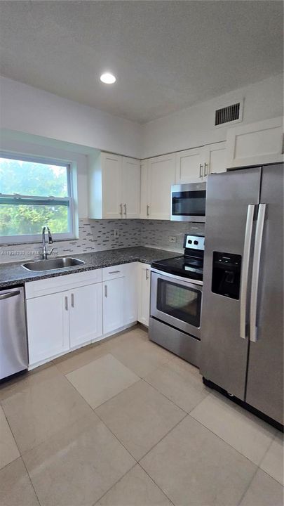 For Rent: $2,300 (2 beds, 1 baths, 8024 Square Feet)