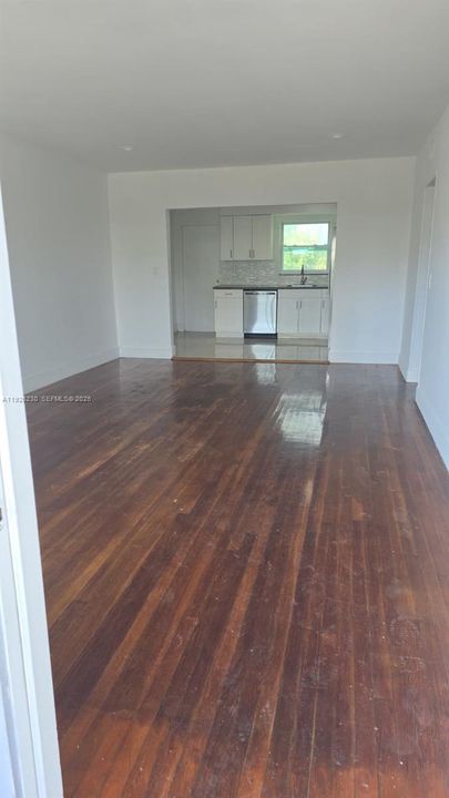 For Rent: $2,300 (2 beds, 1 baths, 8024 Square Feet)