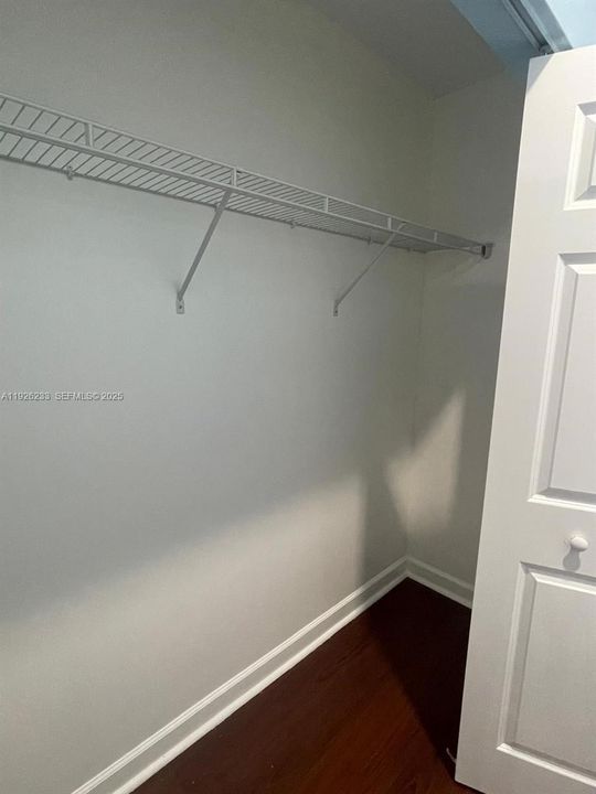 For Sale: $390,000 (1 beds, 1 baths, 1094 Square Feet)