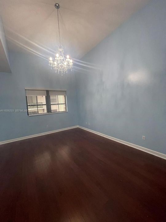 For Sale: $390,000 (1 beds, 1 baths, 1094 Square Feet)