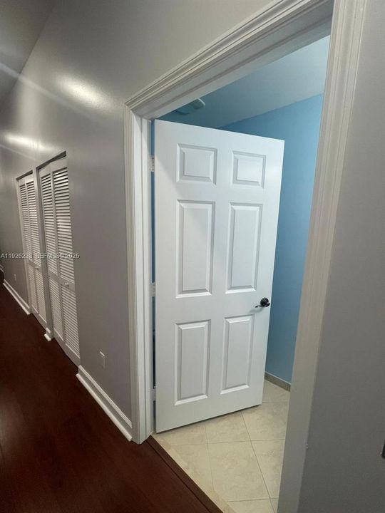 For Sale: $390,000 (1 beds, 1 baths, 1094 Square Feet)