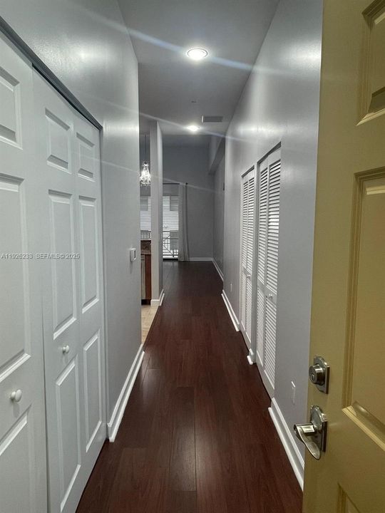 For Sale: $390,000 (1 beds, 1 baths, 1094 Square Feet)