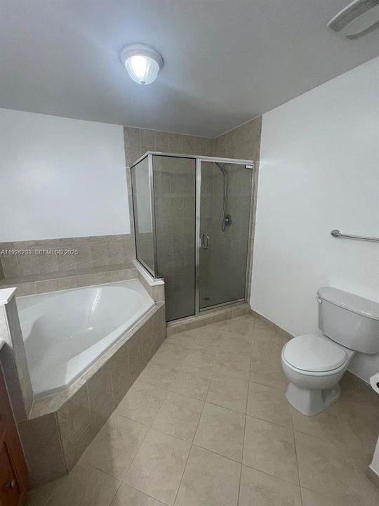 For Sale: $390,000 (1 beds, 1 baths, 1094 Square Feet)