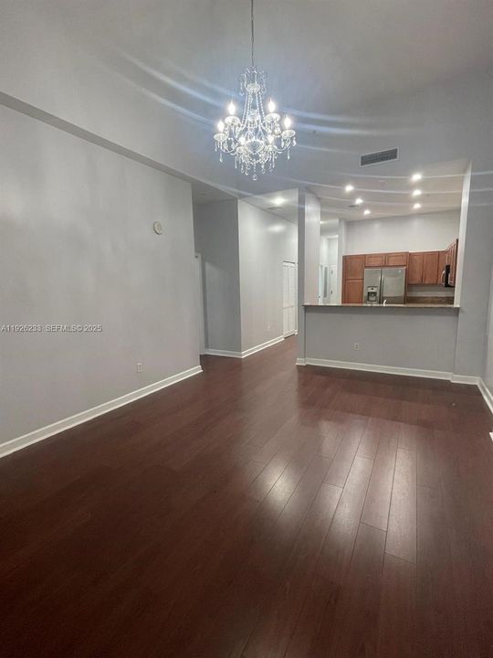 For Sale: $390,000 (1 beds, 1 baths, 1094 Square Feet)