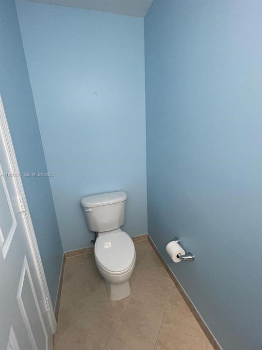 For Sale: $390,000 (1 beds, 1 baths, 1094 Square Feet)