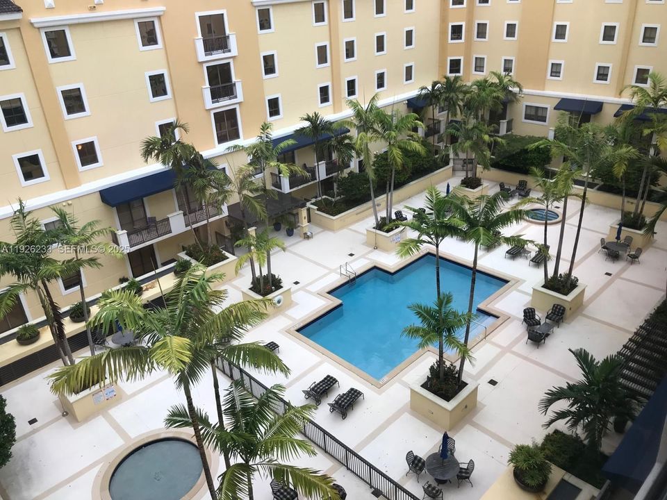 For Sale: $390,000 (1 beds, 1 baths, 1094 Square Feet)