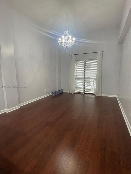 For Sale: $390,000 (1 beds, 1 baths, 1094 Square Feet)