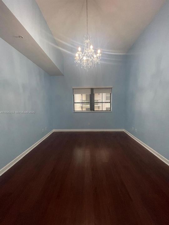 For Sale: $390,000 (1 beds, 1 baths, 1094 Square Feet)