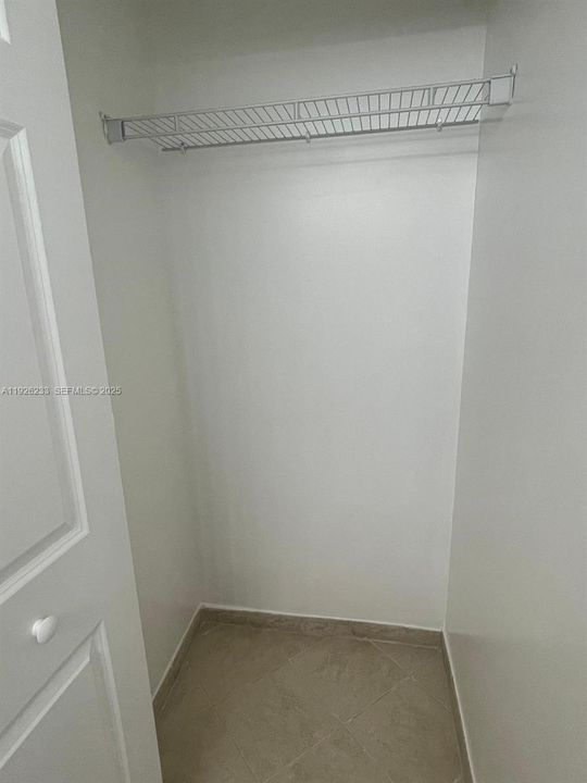 For Sale: $390,000 (1 beds, 1 baths, 1094 Square Feet)