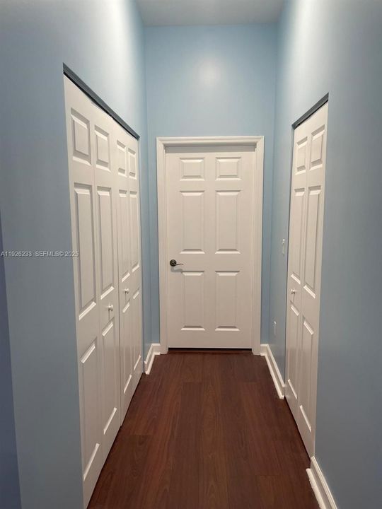 For Sale: $390,000 (1 beds, 1 baths, 1094 Square Feet)