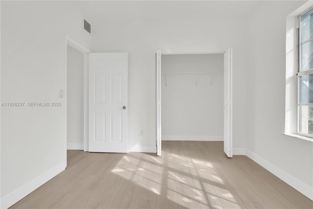 出租: $2,500 (2 贝兹, 1 浴室, 3014 平方英尺)