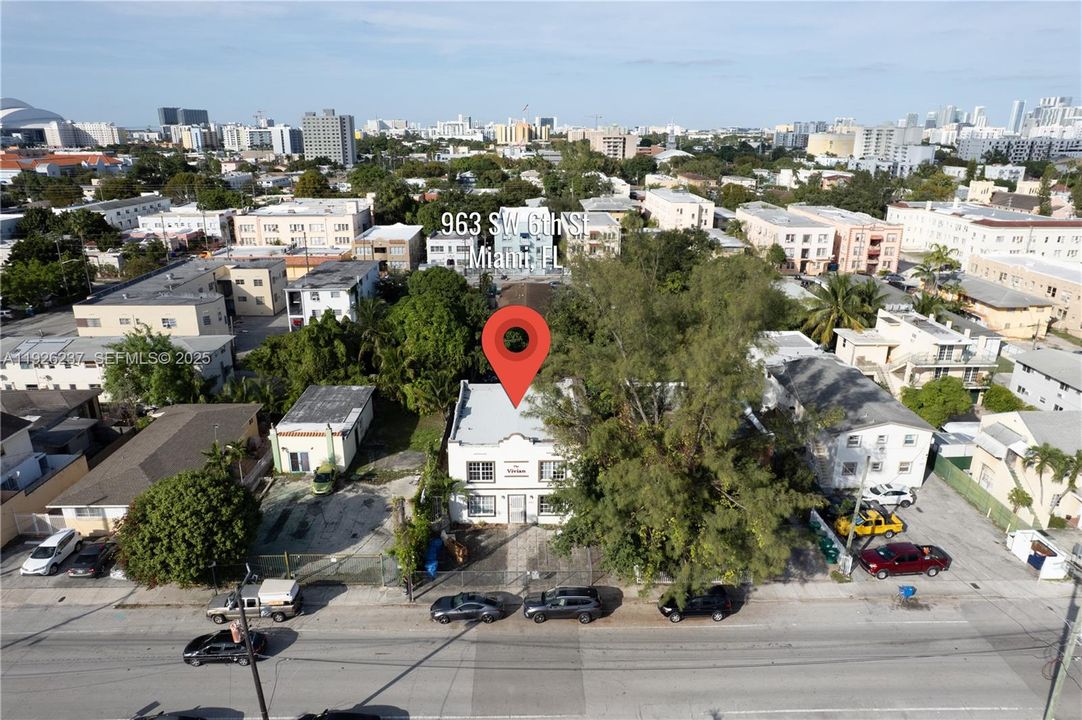 出租: $2,500 (2 贝兹, 1 浴室, 3014 平方英尺)