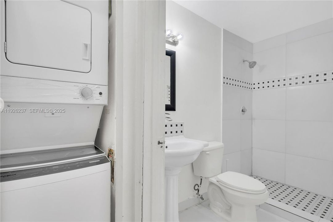 出租: $2,500 (2 贝兹, 1 浴室, 3014 平方英尺)