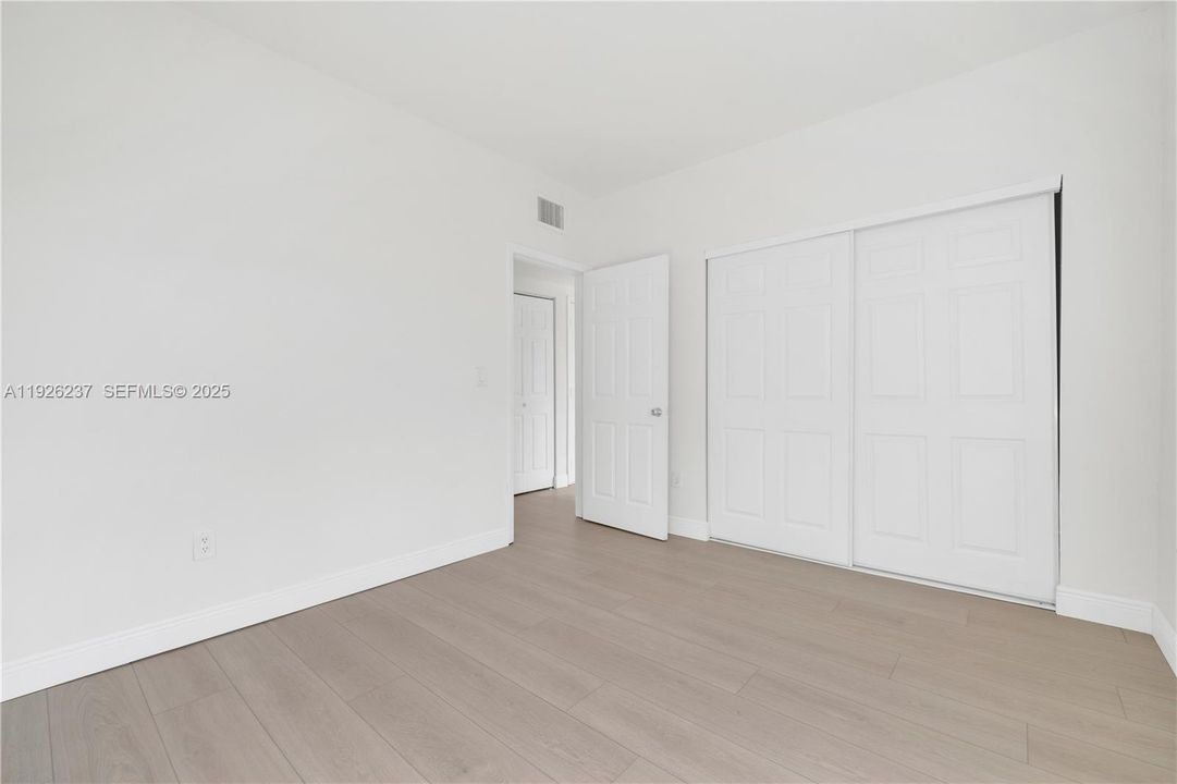 出租: $2,500 (2 贝兹, 1 浴室, 3014 平方英尺)