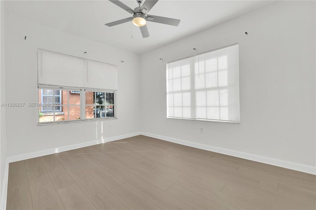 出租: $2,500 (2 贝兹, 1 浴室, 3014 平方英尺)