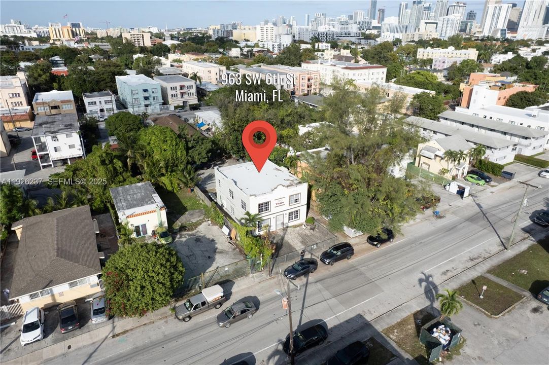 出租: $2,500 (2 贝兹, 1 浴室, 3014 平方英尺)