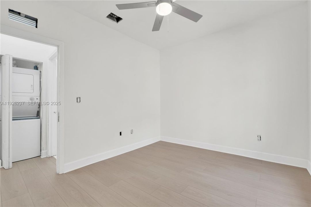 出租: $2,500 (2 贝兹, 1 浴室, 3014 平方英尺)