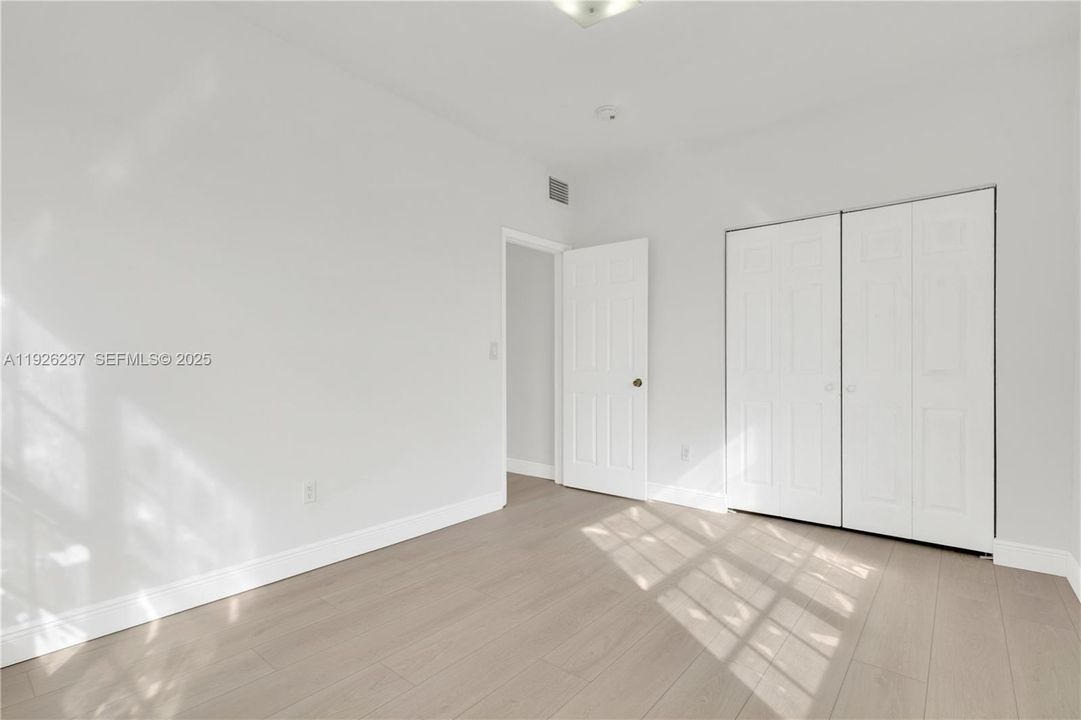 出租: $2,500 (2 贝兹, 1 浴室, 3014 平方英尺)