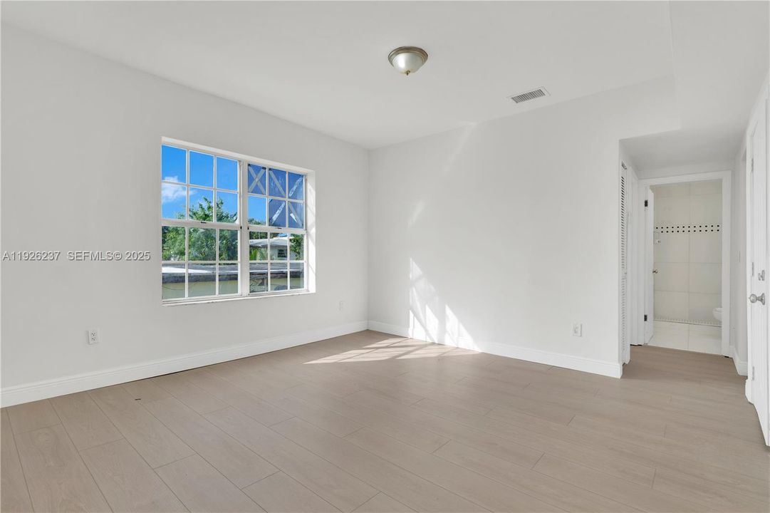 出租: $2,500 (2 贝兹, 1 浴室, 3014 平方英尺)